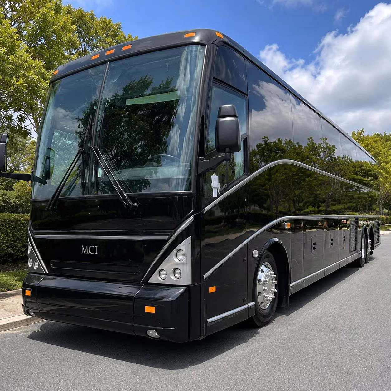 corporate shuttle services between boulder and denver international airport
